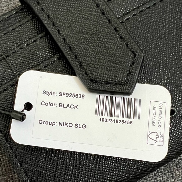 NWT GUESS FOLDED WALLET CASE ORGANIZER WITH SNAP CLOSURE - Picture 8 of 8